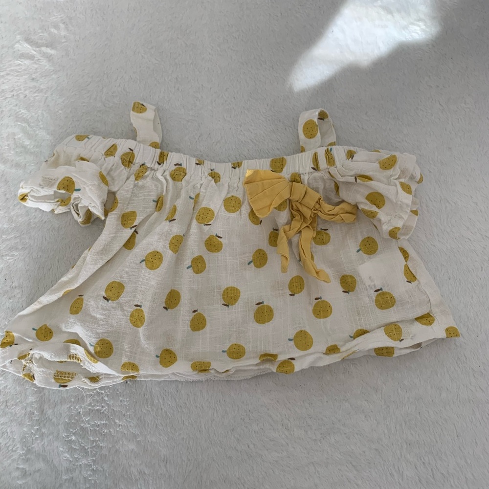 🤍 6 for 15🤍Off The Shoulder Lemon Babygirls 3-6 month Blouse